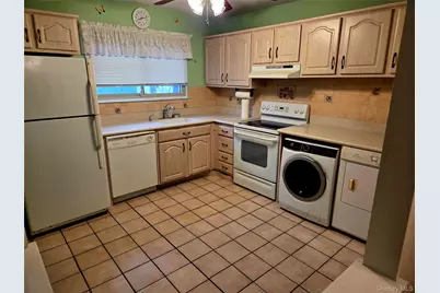 650 Newbridge Road #36, East Meadow, NY 11554 - Photo 2