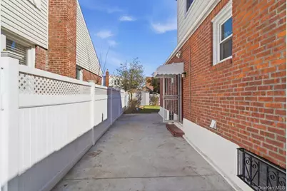 115-11 Parkway Drive, Elmont, NY 11003 - Photo 26