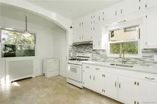 14 Oakridge Pl, Eastchester, NY 10709 - Photo 2