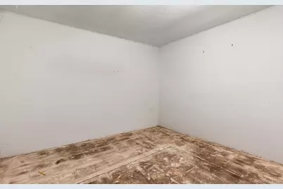 902 Old Medford Avenue, Medford, NY 11763 - Photo 8