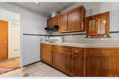 902 Old Medford Avenue, Medford, NY 11763 - Photo 10