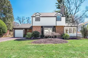 2 Plymouth Rd, Port Washington, NY 11050 - Photo 2