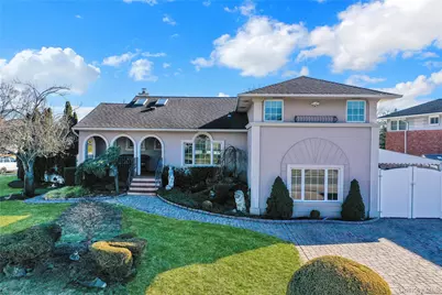 646 Kildare Crescent, Seaford, NY 11783 - Photo 1