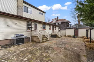 2 Burnett Ave, Bay Shore, NY 11706 - Photo 28