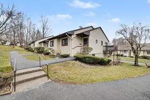 129 Columbia Ct, Yorktown Heights, NY 10598 - Photo 2