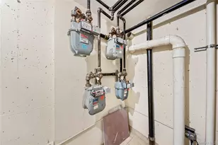 35-30 10th St, Astoria, NY 11106 - Photo 10