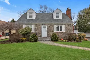 87 Powell Ave, Merrick, NY 11566 - Photo 2