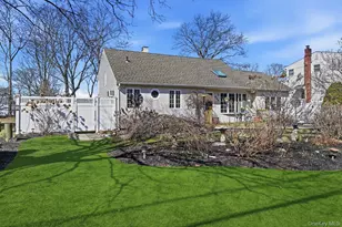 628 Peter Paul Dr, West Islip, NY 11795 - Photo 2