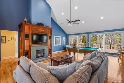 24 Tanglewood Trail, Hampton Bays, NY 11946 - Photo 4