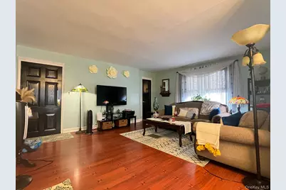 19640 67th Avenue #2nd FL, Fresh Meadows, NY 11365 - Photo 4