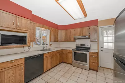 30 Poplar Avenue, Farmingdale, NY 11735 - Photo 14