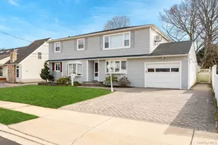 30 Poplar Ave, Farmingdale, NY 11735 - Photo 2