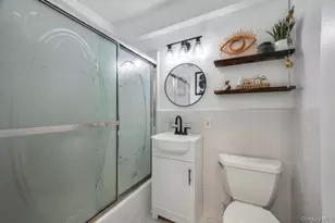 2 Birchwood Ct, Mineola, NY 11501 - Photo 20