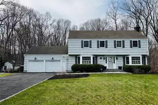 19 Deer Run Rd, South Salem, NY 10590 - Photo 2