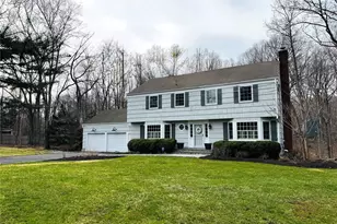 19 Deer Run Rd, South Salem, NY 10590 - Photo 2