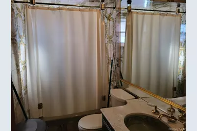 166-14 Cross Island Parkway, Whitestone, NY 11357 - Photo 18