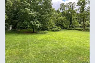 121 E Hook Cross Road, Hopewell Junction, NY 12533 - Photo 16