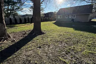 43 W Shore Rd, Oakdale, NY 11769 - Photo 16