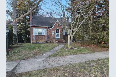 203 Massachusetts Avenue, Massapequa, NY 11758 - Photo 2