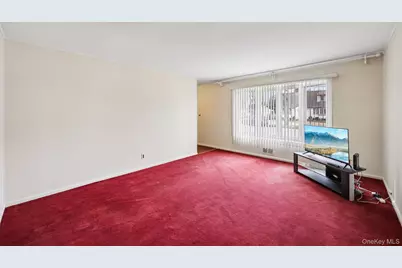 132 Albertson Parkway, Albertson, NY 11507 - Photo 4