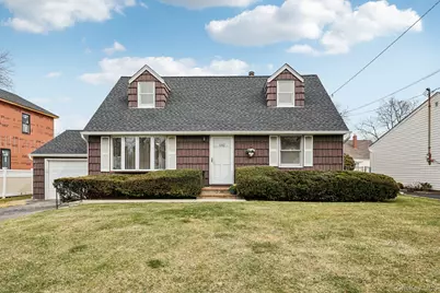 132 Albertson Parkway, Albertson, NY 11507 - Photo 2