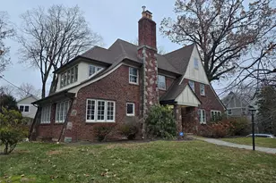 16 Bon Air Ave, New Rochelle, NY 10804 - Photo 2