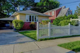 168 Robinwood Ave, Hempstead, NY 11550 - Photo 2