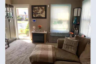 6 Wilton Street, New Hyde Park, NY 11040 - Photo 2