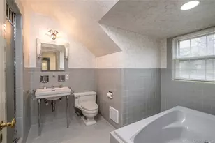 180 Wilmot Rd, New Rochelle, NY 10804 - Photo 14