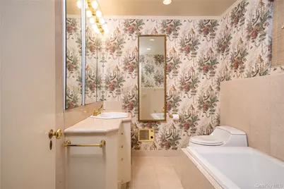 180 Wilmot Road, New Rochelle, NY 10804 - Photo 10