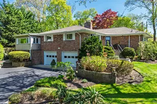 4 Knoll Top Rd, Stony Brook, NY 11790 - Photo 2