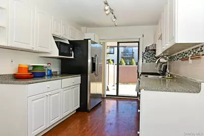 92 Gauguin Court #92, Middle Island, NY 11953 - Photo 6