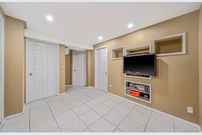 317 Garden City Street, Islip Terrace, NY 11752 - Photo 22