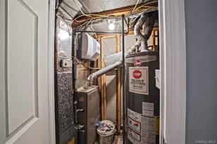 317 Garden City St, Islip Terrace, NY 11752 - Photo 32