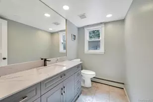 10 Hunting Hill Rd, Woodbury, NY 11797 - Photo 22