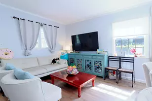 6 Morris Ln, Great Neck, NY 11024 - Photo 2