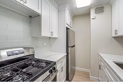 152-18 Union Turnpike #12R, Flushing, NY 11367 - Photo 8