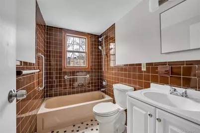 29 Glen Cove Drive, Glen Head, NY 11545 - Photo 12