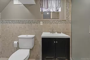 75-35 60th Pl, Glendale, NY 11385 - Photo 20