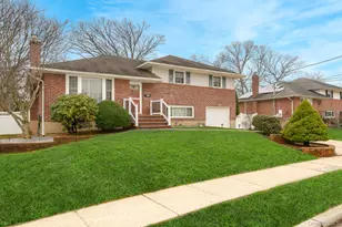 15 Lourae Dr, Massapequa Park, NY 11762 - Photo 2