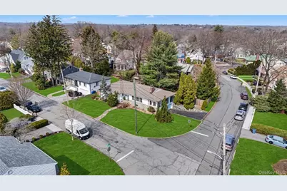 1304 Birch Hill Lane, Mamaroneck, NY 10543 - Photo 2