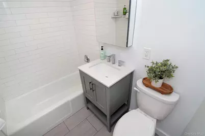 1155 Warburton Avenue #4L, Yonkers, NY 10701 - Photo 10