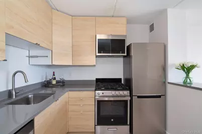 1155 Warburton Avenue #4L, Yonkers, NY 10701 - Photo 6
