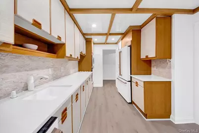 500 High Point Drive #412, Hartsdale, NY 10530 - Photo 6