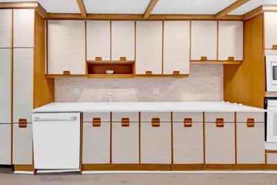 500 High Point Drive #412, Hartsdale, NY 10530 - Photo 4