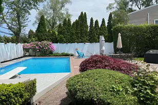 5 Jan Ln, Woodbury, NY 11797 - Photo 2