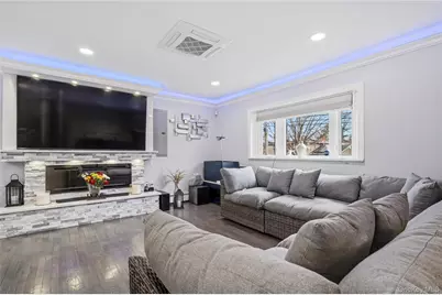 568 Centerwood Street, West Babylon, NY 11704 - Photo 4