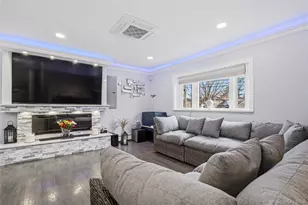 568 Centerwood St, West Babylon, NY 11704 - Photo 4