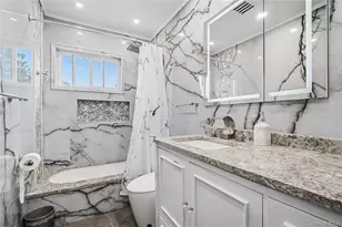 568 Centerwood St, West Babylon, NY 11704 - Photo 6