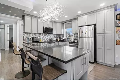 568 Centerwood Street, West Babylon, NY 11704 - Photo 2